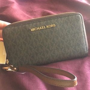 Michael Kors Zipper Wallet